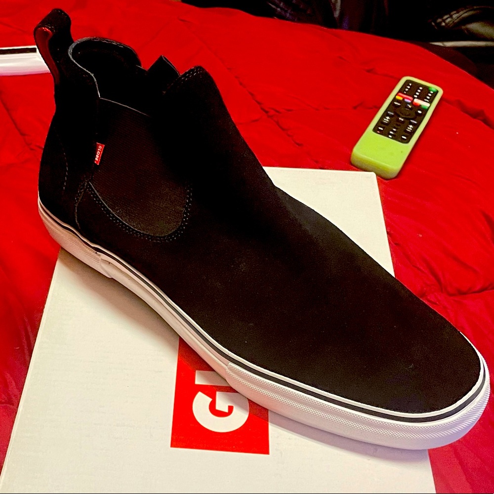 Black globe dover 2 new never worn in box